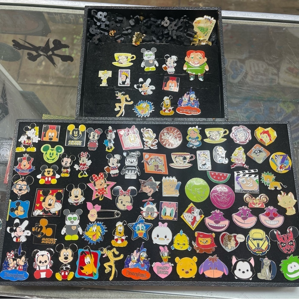 Disney pins